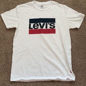 levi’s tee